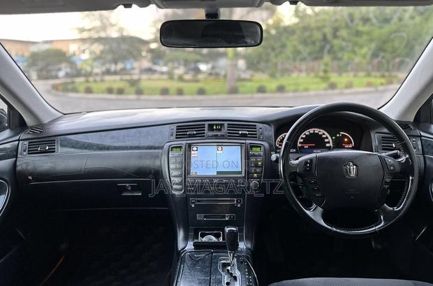 Toyota Crown Royale 2005 Black