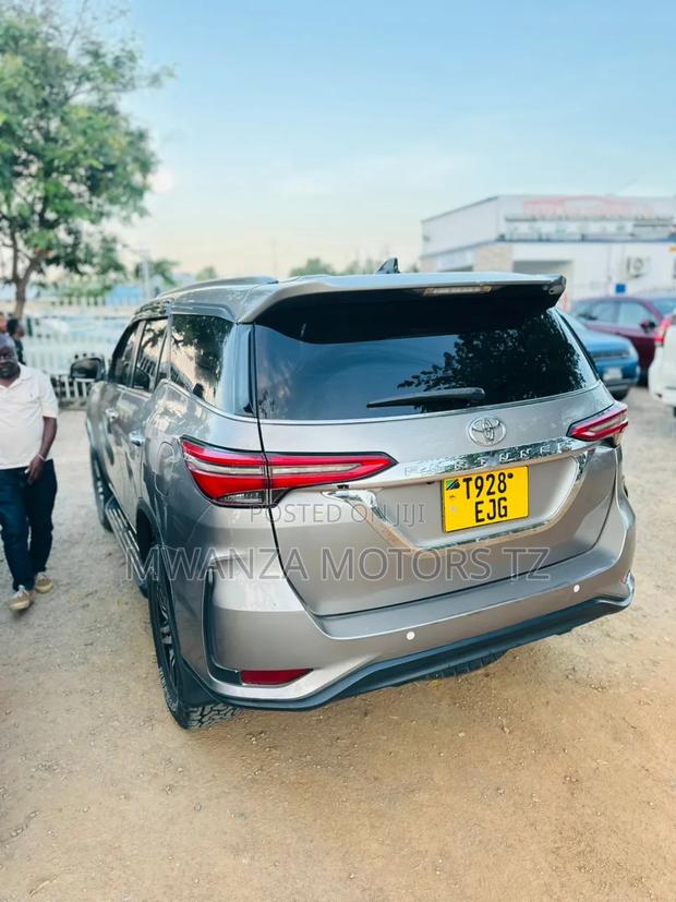 Toyota Fortuner 2019 Gray