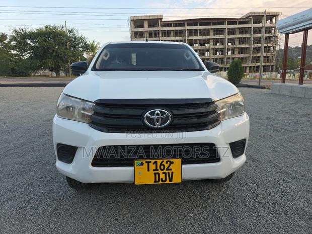 Toyota Hilux 2016 White