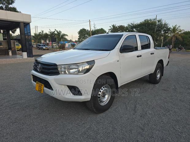 Toyota Hilux 2016 White