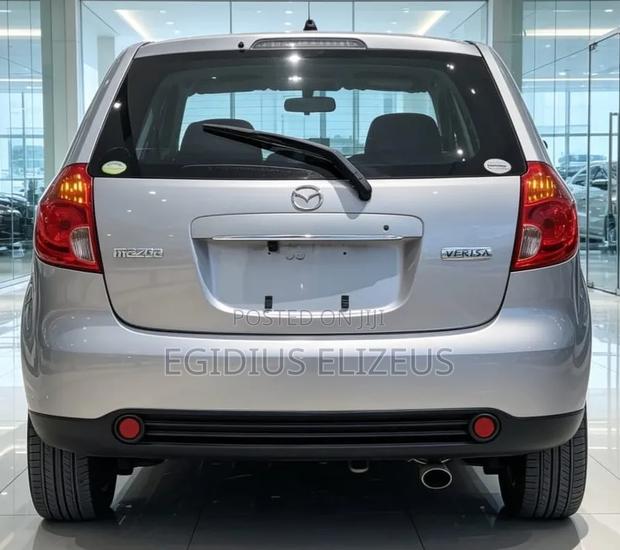 Mazda Verisa 2004 Silver