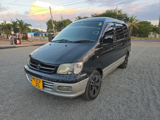 Toyota Noah 2001 Black