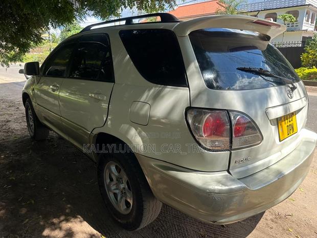 Toyota Harrier 2005 White