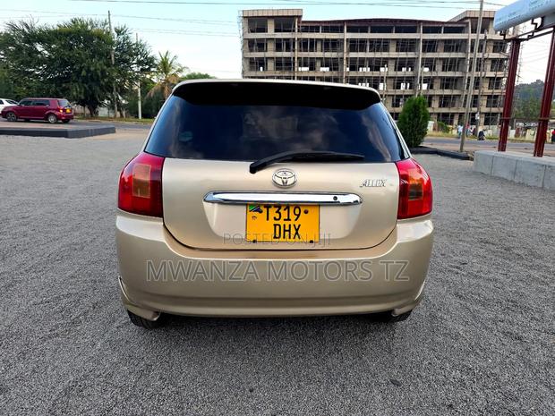 Toyota Corolla RunX 2004 Gold