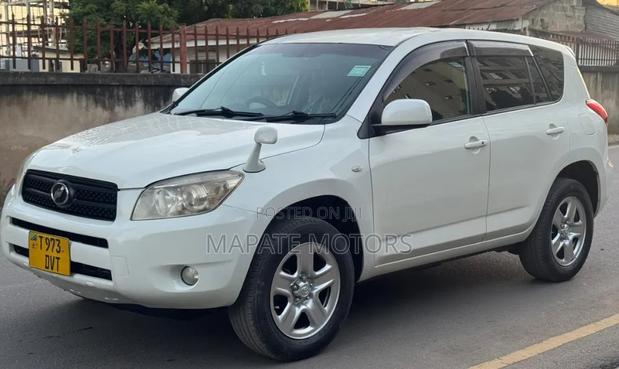 Toyota RAV4 2.5 2011 White