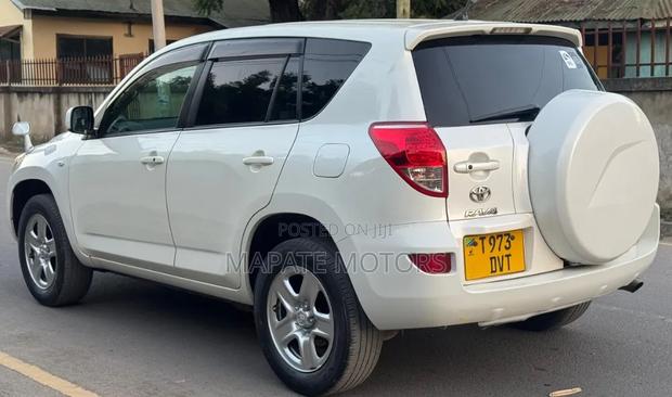 Toyota RAV4 2.5 2011 White
