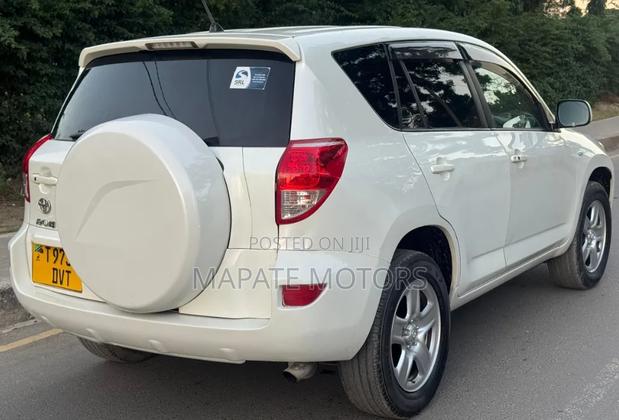 Toyota RAV4 2.5 2011 White