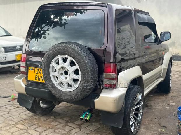 Mitsubishi Pajero 2005