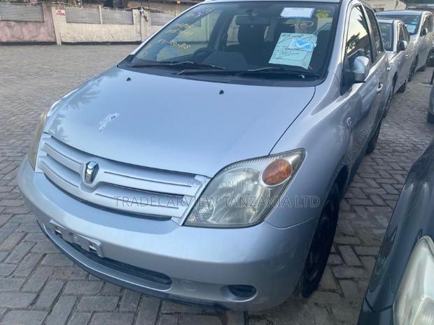 Toyota IST 2004 Silver