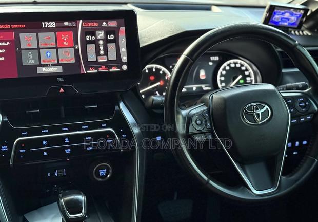 Toyota Harrier 2022 White