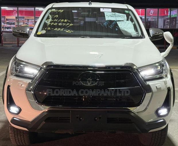 Toyota Hilux 2021 White