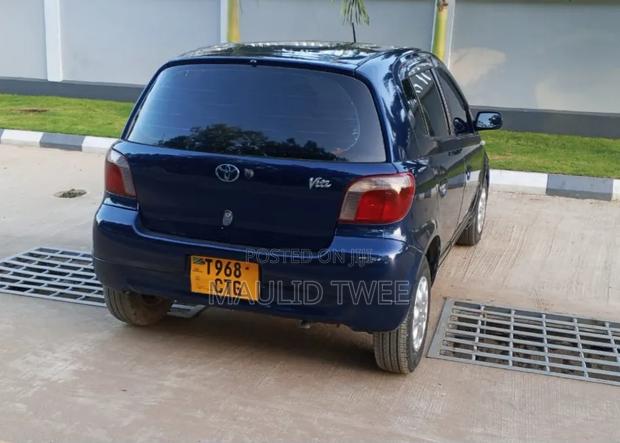 Toyota Vitz 2001 Blue