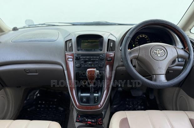 Toyota Harrier 2001