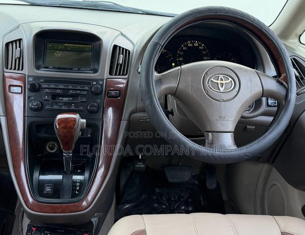 Toyota Harrier 2001