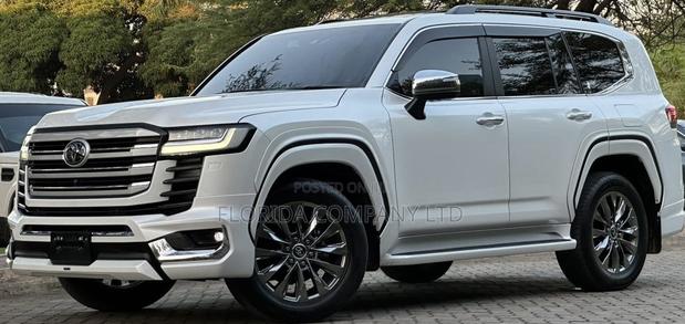 Toyota Land Cruiser 2024 White