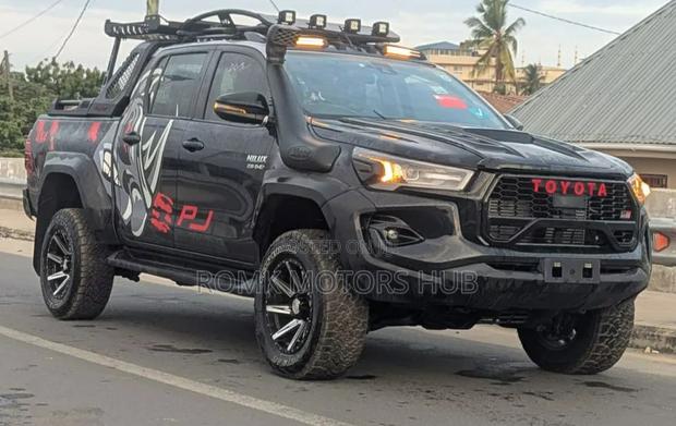 Toyota Hilux 2019 Matt Black