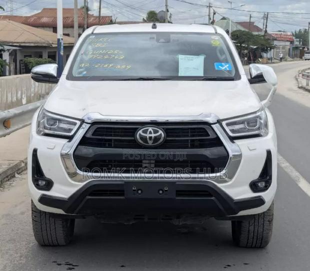 Toyota Hilux 2018 White