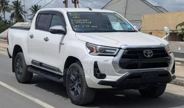 Toyota Hilux 2018 White
