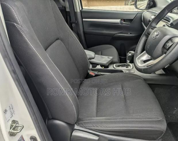 Toyota Hilux 2018 White