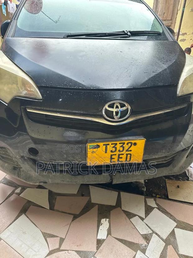 Toyota Ractis 2013 Black