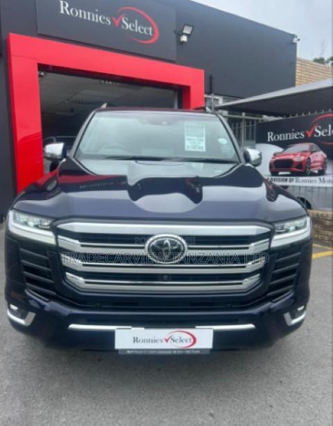 Toyota Land Cruiser LC300 2023 Black