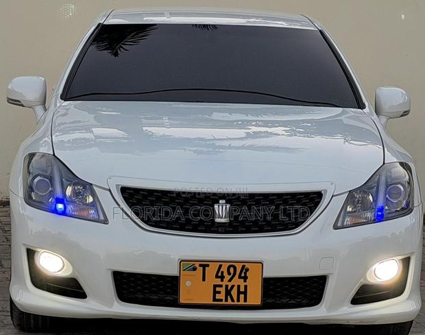 Toyota Crown 2009 White