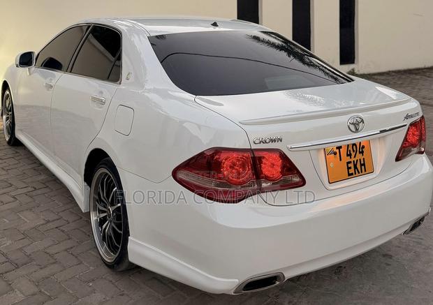 Toyota Crown 2009 White