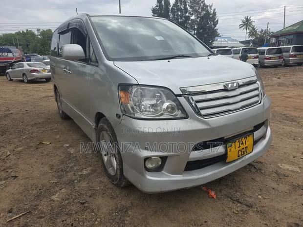 Toyota Noah 2006 Silver