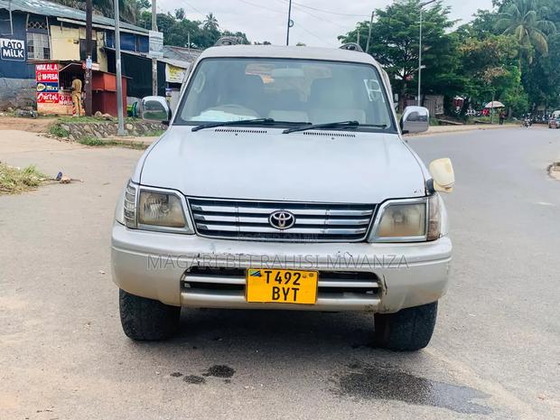 Toyota Land Cruiser Prado 2.7 3dr 2002 White