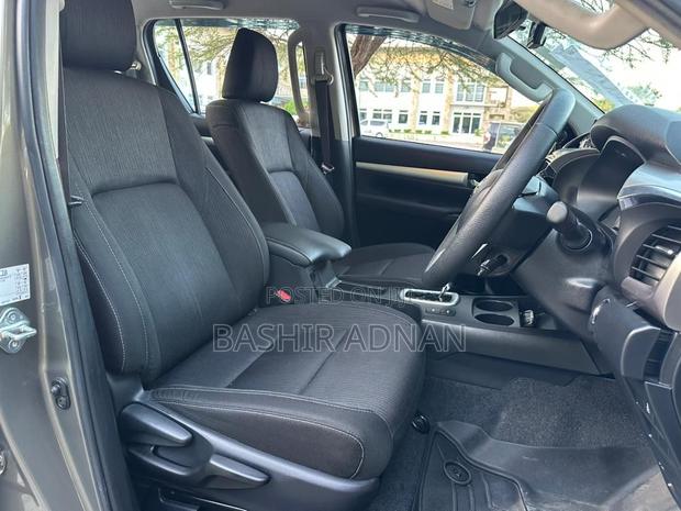Toyota Hilux 2022 Beige