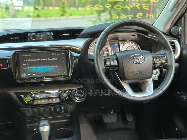Toyota Hilux 2022 Beige