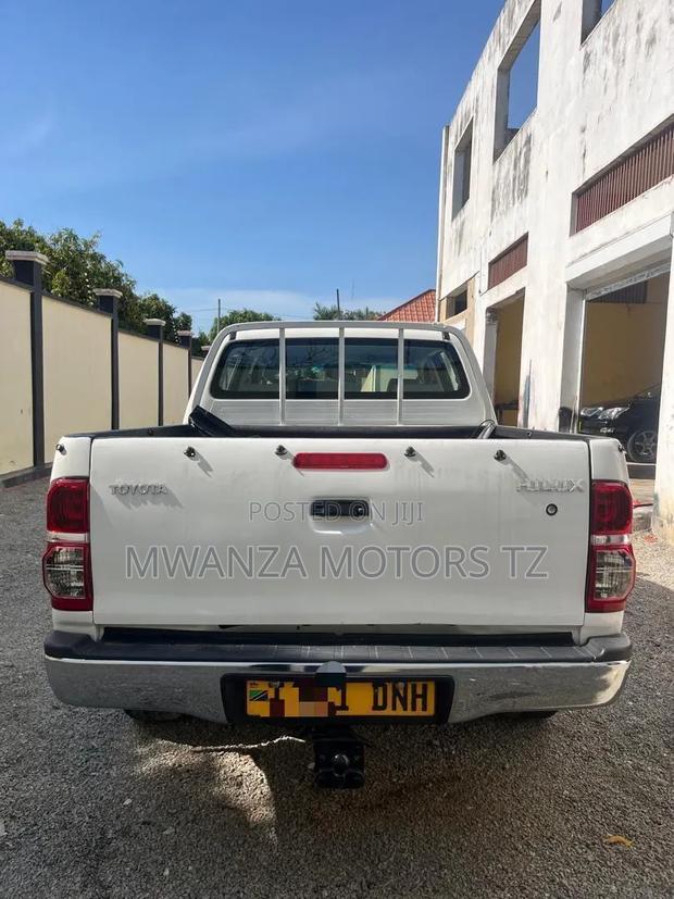 Toyota Hilux 2015 White
