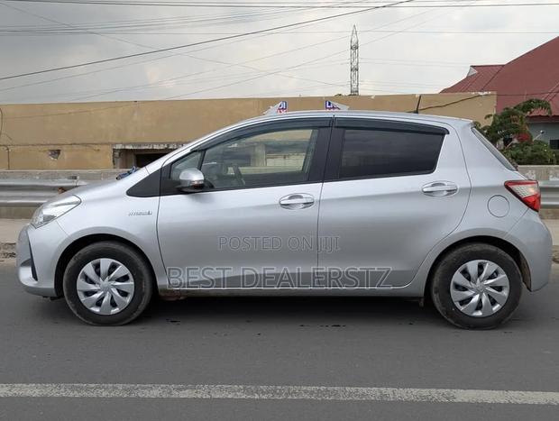 Toyota Vitz 1.5 FWD Hybrid 5dr 2017 Silver