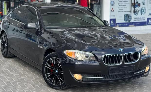 BMW 5 Series 528i 2013 Gray