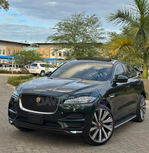 Jaguar F-Pace 2019 Blue