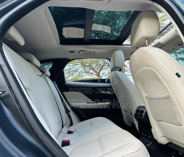 Jaguar F-Pace 2019 Blue