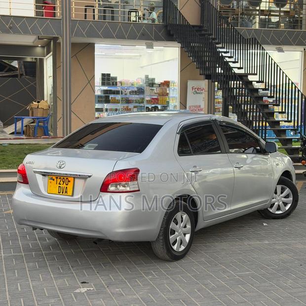 Toyota Belta 2006 Silver