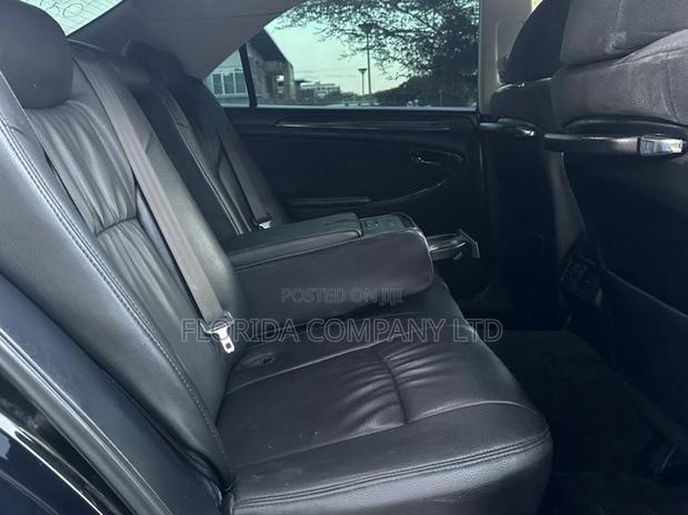 Toyota Crown Royale 2005 Black