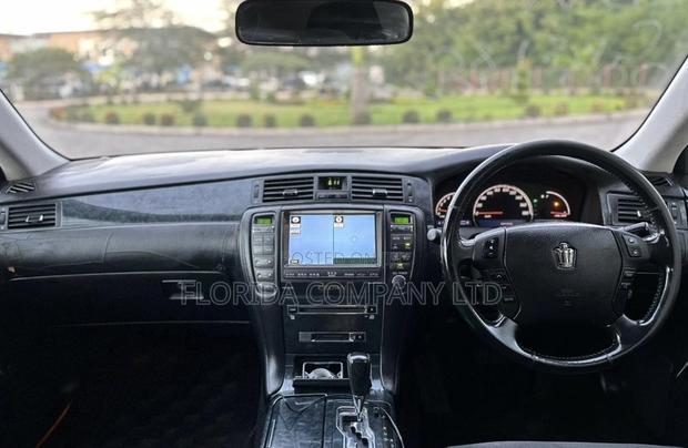 Toyota Crown Royale 2005 Black
