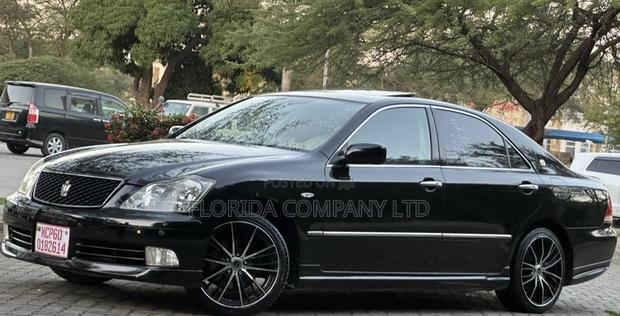 Toyota Crown Royale 2005 Black