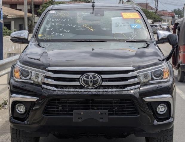 Toyota Hilux 2018 Black