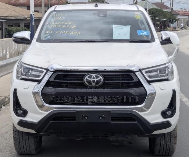 Toyota Hilux 2018 White