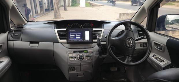 Toyota Noah 2005 Blue