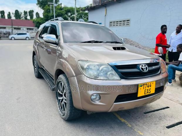Toyota Fortuner 2015 Gold