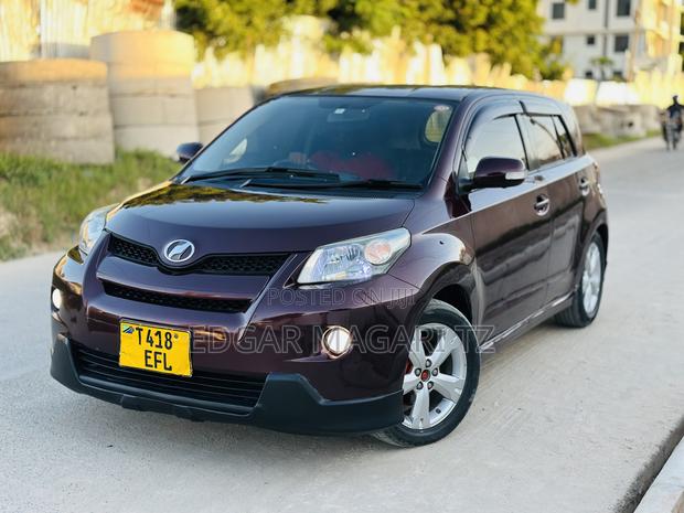 Toyota IST 2009 Maroon