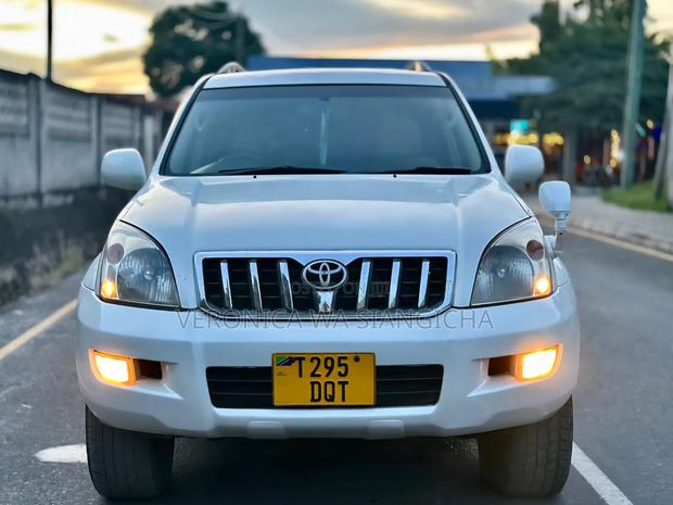 Toyota Land Cruiser Prado 2006 White