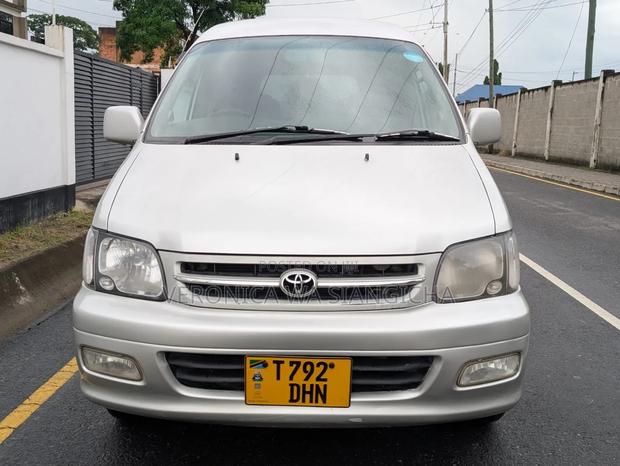 Toyota Noah 2001 Silver