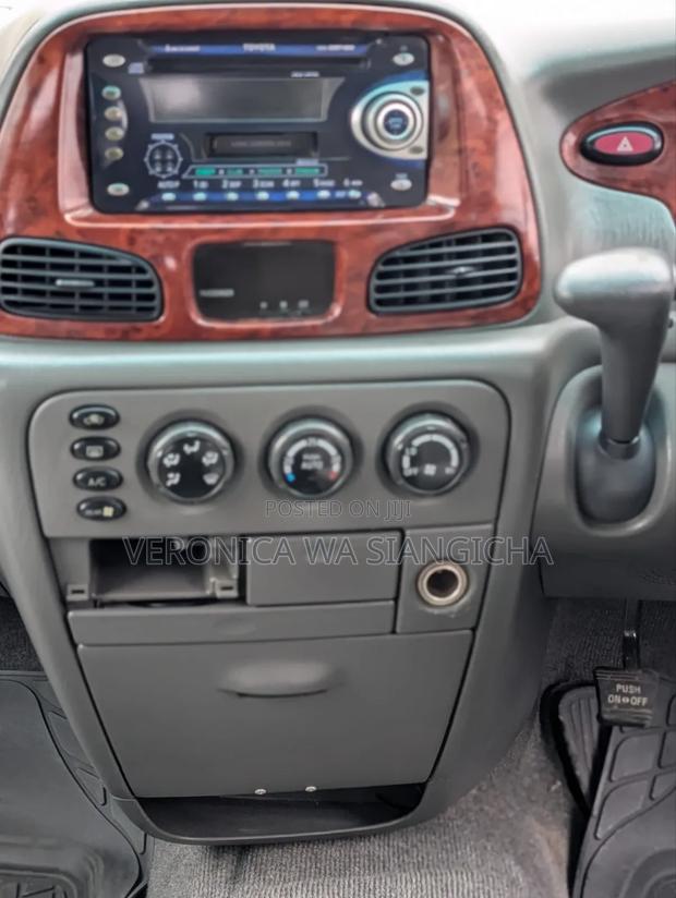 Toyota Noah 2001 Silver
