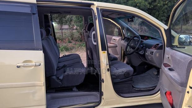 Toyota Noah 2.0 AWD (8 Seater) 2003 Orange