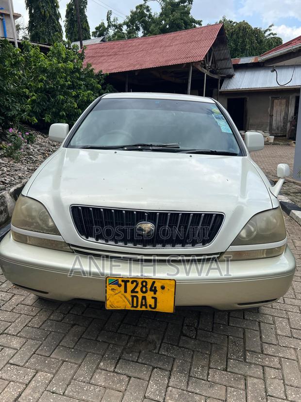 Toyota Harrier 2000 Beige